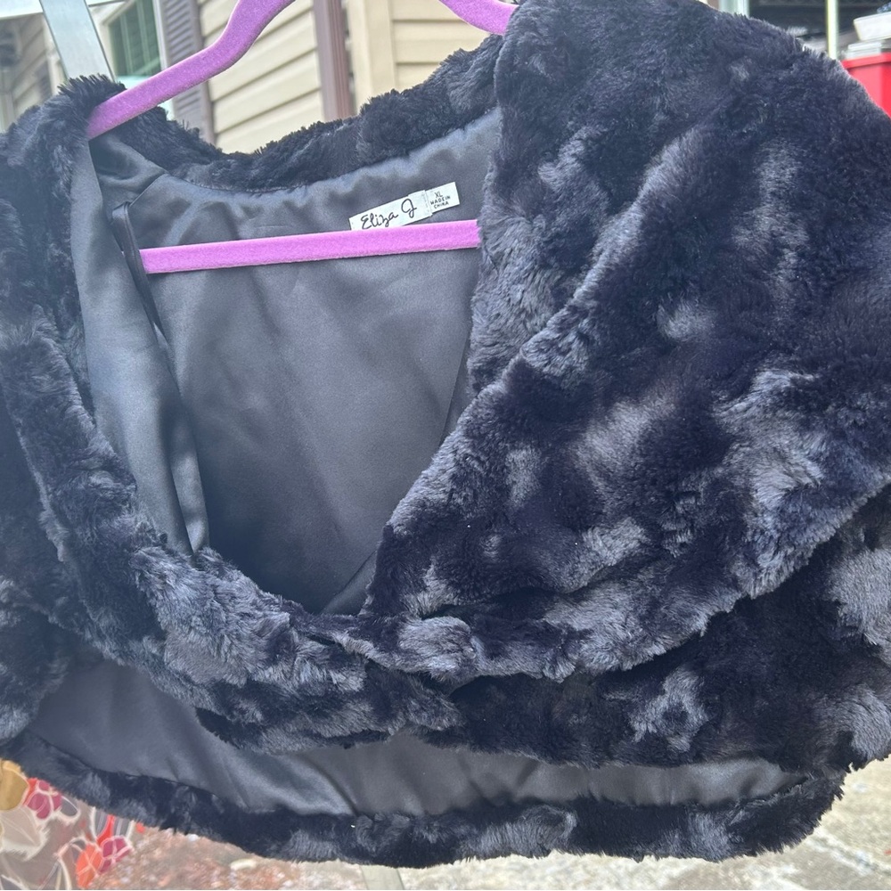 Eliza J Black Faux Fur Wrap